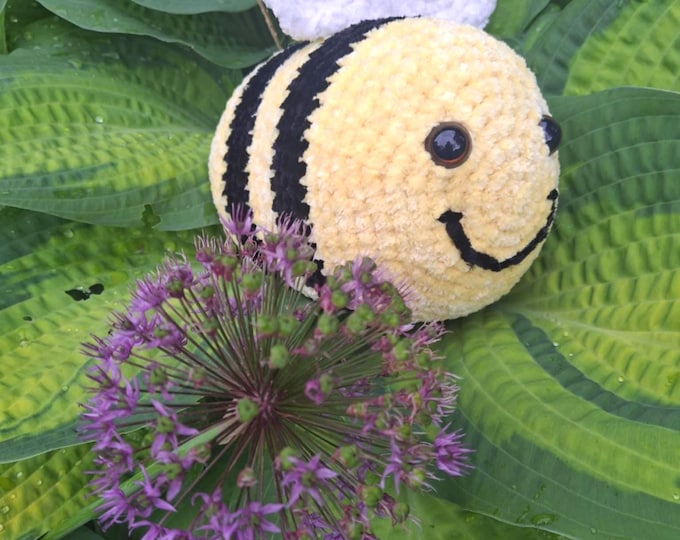 Plush  hand crocheted crochet velvet yarn 6 inch long squishy bumble bee