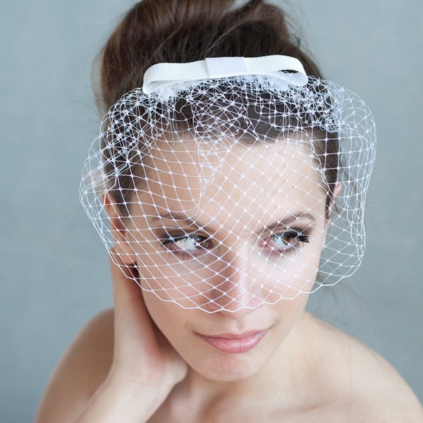 Birdcage veil with bow, Bridal bow birdcage, Wedding bow hair accessory, wedding birdcage veil with bow "Audrey Hepburn"