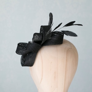 Black feather fascinator, wedding guest feather fascinator, bridesmaid feathers headpiece, women feather fascinator, gift for elegant mum
