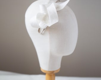 White Bridal Headpiece, Wedding Fascinator Headband, Mother of the Bride Hair Accessory, Bridesmaid Elegant Women Wedding Guest Fascinator