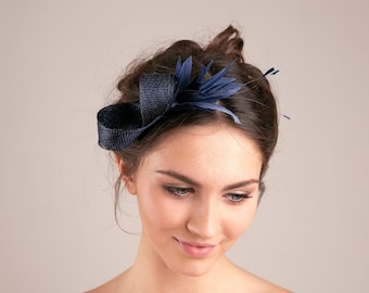 Navy Blue Feather Fascinator for Wedding Guest – Elegant Wedding Headpiece for Mother of the Bride, Handmade Millinery Hair Clip