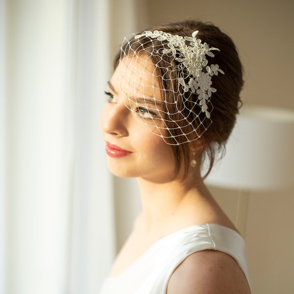 Floral lace birdcage veil in white or ivory, Short birdcage veil with lace, Wedding birdcage veil with floral lace headpiece