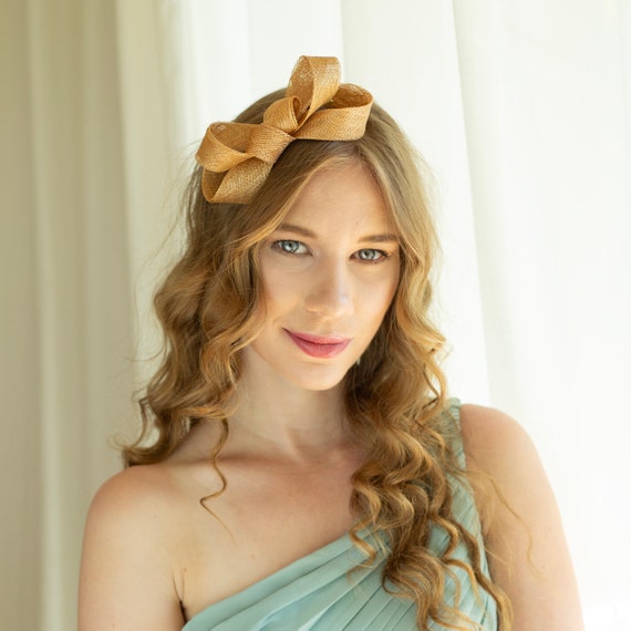 Bridal bow fascinator in warm beige, wedding guest beige fascinator, bridesmaid millinery headpiece
