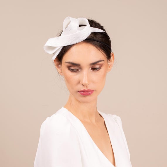 Bridal hair bow fascinator on comfortable headband, elegant minimal headpiece for bride, special occasion women fascinator