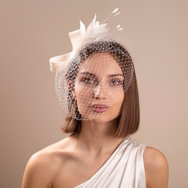 Moderner Braut Feder Fascinator mit Vogelkäfig, weißer Hochzeit Kopfschmuck mit Vogelkäfig Schleier