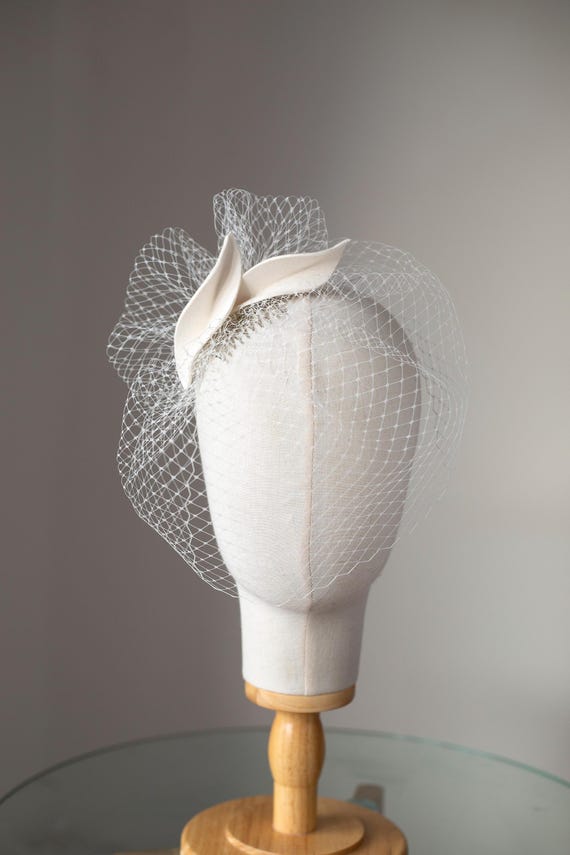 Birdcage Veil Bridal Fascinator – Ivory Felt Wedding Headpiece for modern brides, civil ceremonies, city hall or courthouse weddings