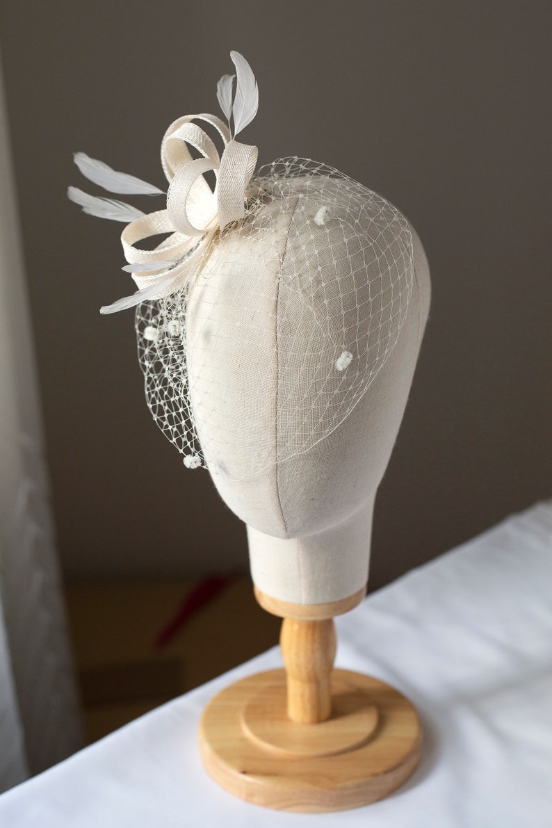 Bridal feather fascinator with dotted short birdcage, wedding feather hairpiece with short veil for a bride, elegant feather headpiece image 3