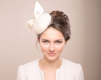 Bridal Fur Felt Pillbox with Veil, Bridal Hat with Birdcage, Wedding Veiled Bow Headpiece,  Minimalistic Wedding Hat