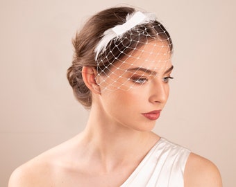 Short bridal bow and  feathers birdcage, Wedding feather headpiece with short veil, bridal feather hairpiece