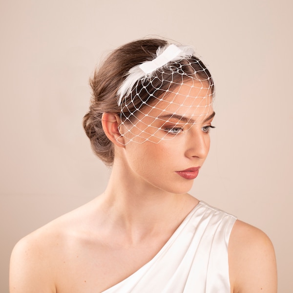 Short bridal bow and  feathers birdcage, Wedding feather headpiece with short veil, bridal feather hairpiece