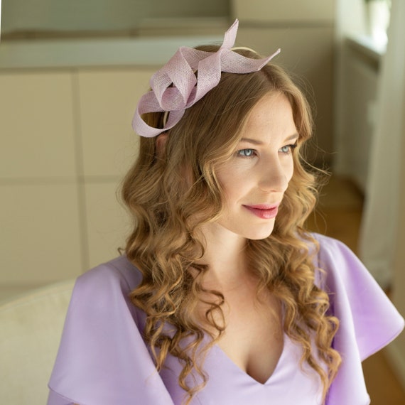 Lilac wedding fascinator on comfortable headband, elegant wedding guest headpiece, women fascinator in pale lavender