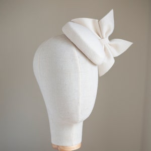 Chapeau de mariage avec garniture de noeud, chapeau de mariée en feutre ivoire, chapeau de mariage de chapellerie image 2