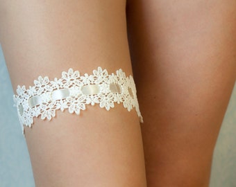 Ivory lace garter, Wedding lace garter, Satin ribbon interwoven garter