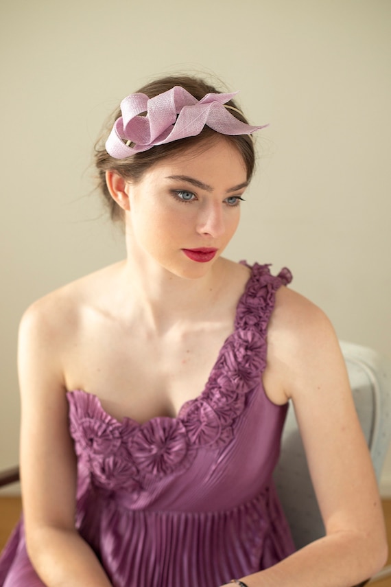 Headband fascinator  in lilac colour, elegant wedding guest headpiece, women fascinator in pale lavender