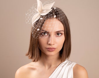 Bridal wavy leaves and veil headpiece in creamy ivory, wedding felt leaves birdcage, felt fascinator with short veil