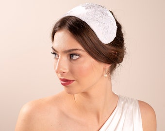 Casquette de mariage avec dentelle perlée blanche, inspiration vintage, casquette de dentelle, chapeau de mariage de style demi-chapeau des années 1950