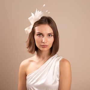 Bridal feather fascinator, Wedding feather headpiece, bridal feather hairpiece, fascinator for bride image 1