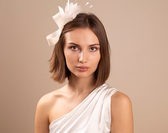 Bridal feather fascinator, Wedding feather headpiece, bridal feather hairpiece, fascinator for bride