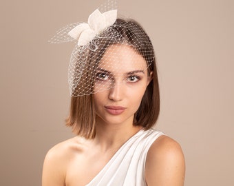 Foglie da sposa in feltro con gabbia per uccelli in rete, foglie nuziali in avorio cremoso e gabbia per uccelli, fascinator di foglie in feltro con corto velo in avorio