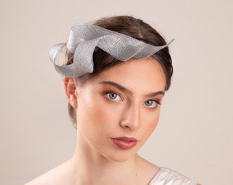 Bibi pour mariée en argent sur double bandeau, casque d'invité de mariage, bibi pour femme, bibi sculptural de chapellerie