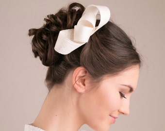 Bridal ivory fascinator, modern millinery headpiece, minimalist bow hairpiece