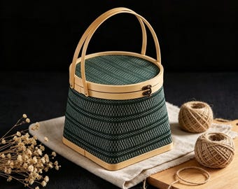 Cesta de almacenamiento de bambú hecha a mano – Organizador tejido con energía curativa y bendiciones suaves – Decoración rústica natural para el hogar, toque acogedor y nostálgico