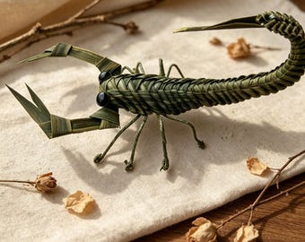 Handwoven Grass Scorpion, Miniature Insect Figurine, Handmade Woven Craft, Eco-Friendly Collectible, Rustic Home Accent,Artisan Nature Decor