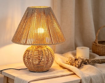 Ręcznie tkana lampa stołowa z naturalnej liny, ciepłe światło nocne, wystrój domu w stylu boho, ręcznie robiona lampa akcentowa, prezent ekologiczny, wtyczka USB