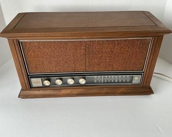 GE Vintage AM/FM Table Radio Dual Speaker Pecan Wood Cabinet T-2260A Mid Century
