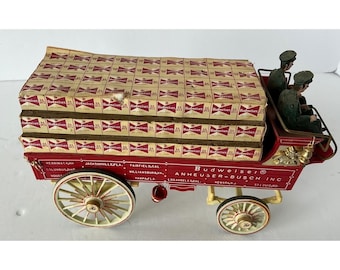 Budweiser Vintage Clydesdale Delivery Wagon Model Beer Case Load Red Toy Decor