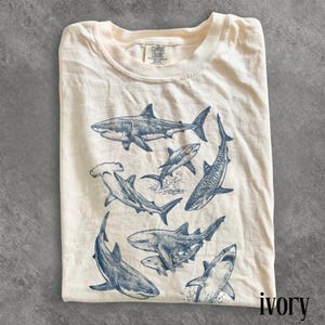 T-shirt med grafisk design från Vintage Shark, t-shirt med marint liv från Ocean Predator, cool estetisk topp med havsdjur, Comfort Colors®-t-shirt med gåva för hajälskare