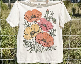 Classic Poppy Flower Graphic Shirt, Wildflower Botanical Nature Tee, Vintage Cottagecore Garden Style Top, Comfort Colors® Bloom Gift Tee