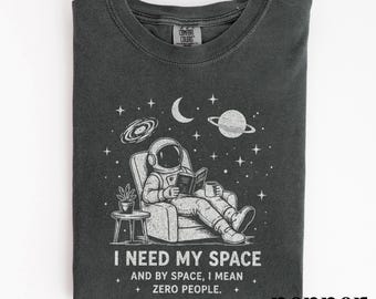 Retro introvert astronaut grafisk t-shirt, rolig rymdhumor-tröja, nördig topp i kosmisk galaxstil, Comfort Colors® rymdgåva-tröja