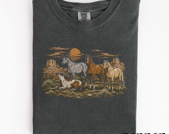 Vintage Wild Horses Desert Graphic Tee, Western Cowboy Ranch Horse-tröja, Rustik sydvästlig naturtröja, Comfort Colors® hästgåva