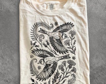 Vintage Goldfinch fågelgrafik-t-shirt, botanisk vildblomma natur-t-shirt, Cottagecore trädgårdsestetisk topp, Comfort Colors® fågelgåva-t-shirt