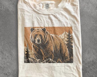 Retro grizzlybjörnsgrafik-tröja, skjorta med bergsdjur och natur, topp i rustik stil med utomhusäventyr, Comfort Colors® björngåva-tröja