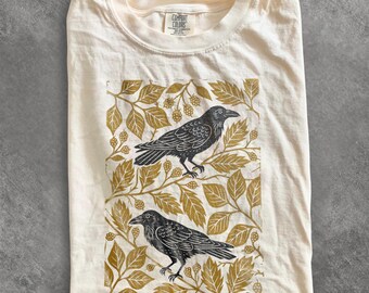 Vintage Raven Botanical Graphic Tee, Gothic Bird Nature Shirt, Dark Cottagecore Woodland Style Top, Comfort Colors® Bird Gift Tee