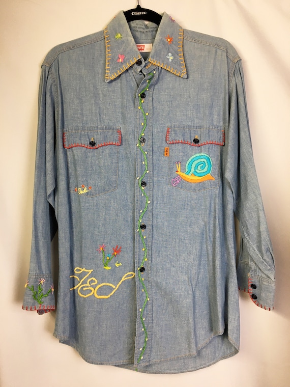 1970s LEVIS Embroidered Stitched Chambray Shirt