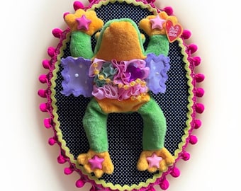 Handmade Faux Frog Taxidermy Plaque – Cute Oddity Decor