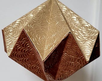 Ręcznie robiona lampa wisząca z papieru origami w kształcie diamentu z kryształem – ręcznie robiona – unikatowy egzemplarz