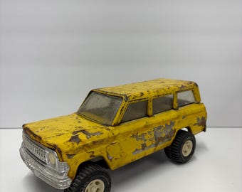 Camión de juguete Tonka Suburban amarillo vintage / SUV Tonka de acero prensado / Decoración de juguete rústica de granja / Vehículo de juguete de mediados de siglo / Juguete Tonka