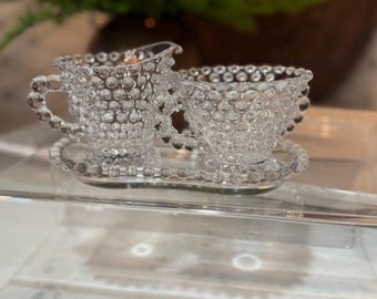 Juego de 3 piezas de vidrio transparente vintage Duncan & Miller: lechera, azucarero y bandeja.