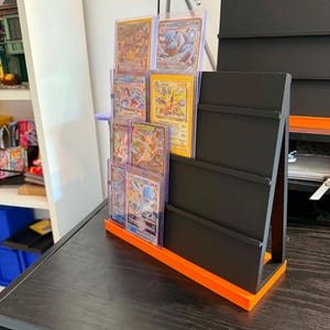 Suporte para exibição de cards colecionáveis de 4 níveis | Suporte para cards e toploaders (impressão 3D)