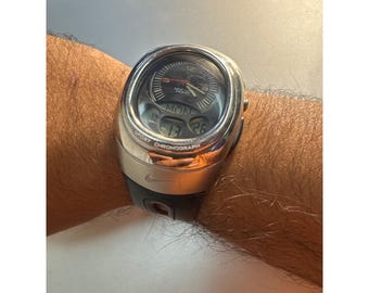 Reloj cronógrafo deportivo Nike Triax vintage, plateado y negro, analógico y digital, 50 m de resistencia al agua.