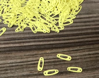 800 Pieces of Baby Pin Confetti - YELLOW - Baby Shower - Decorations - Table Scatter - Boy/Girl/Gender Neutral - 1/2" in Length