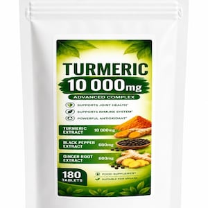 Op de afbeelding: Een witte stazak met 180 kurkuma-tabletten. Het etiket bevat groene bladillustraties en de tekst: TURMERIC 10 000mg ADVANCED COMPLEX, SUPPORTS JOINT HEALTH, SUPPORTS IMMUNE SYSTEM, POWERFUL ANTIOXIDANT, TURMERIC EXTRACT 10 000mg, BLACK PEPPER EXTRACT 600mg, GINGER ROOT EXTRACT 600mg.