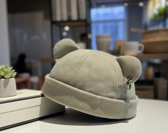 Docker-beanie met berenoor | Saliegroene hoed met opgerolde manchet | Streetwear-pet met gaatjes