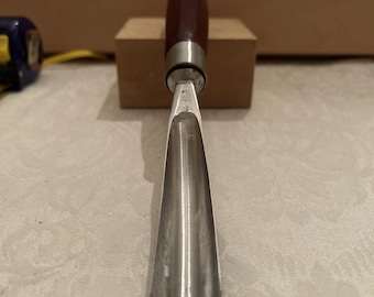 Gubia de tallado curva Lowe Cornell n.° 10L / 22 mm. Excelente estado. Afilada. Fabricada en Alemania.
