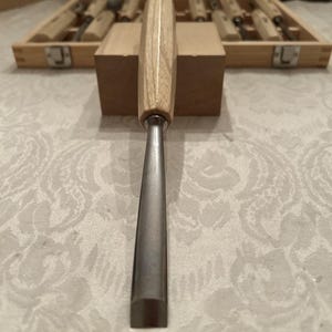Conjunto de 12 goivas para entalhe com estojo e martelo, feitas à mão em freixo branco com afiação profissional. imagem 14