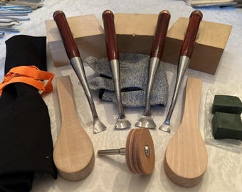 Juego de kit para tallar cucharas: 4 gubias para cucharas curvas de 45° con punta de perro, asentador eléctrico, pasta y estuche.